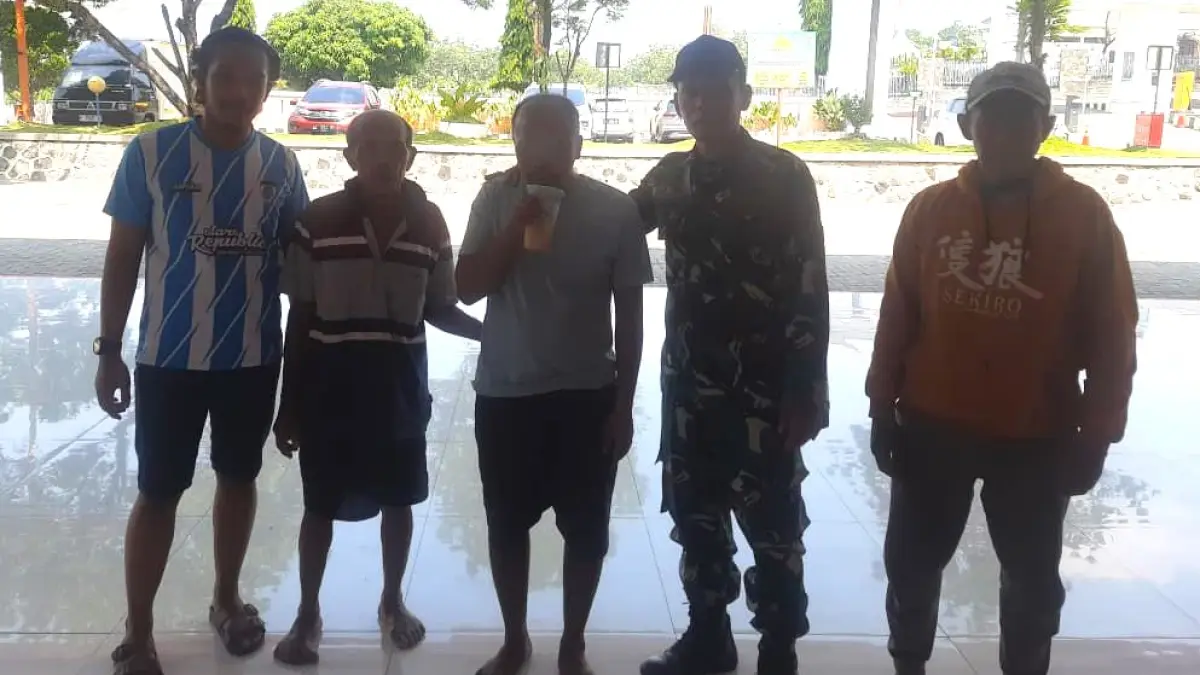 ODGJ yang mengamuk di Desa Bendo, Kecamatan Nogosari, Boyolali (tengah) dievakuasi ke RSJD Surakarta. (ISTIMEWA)