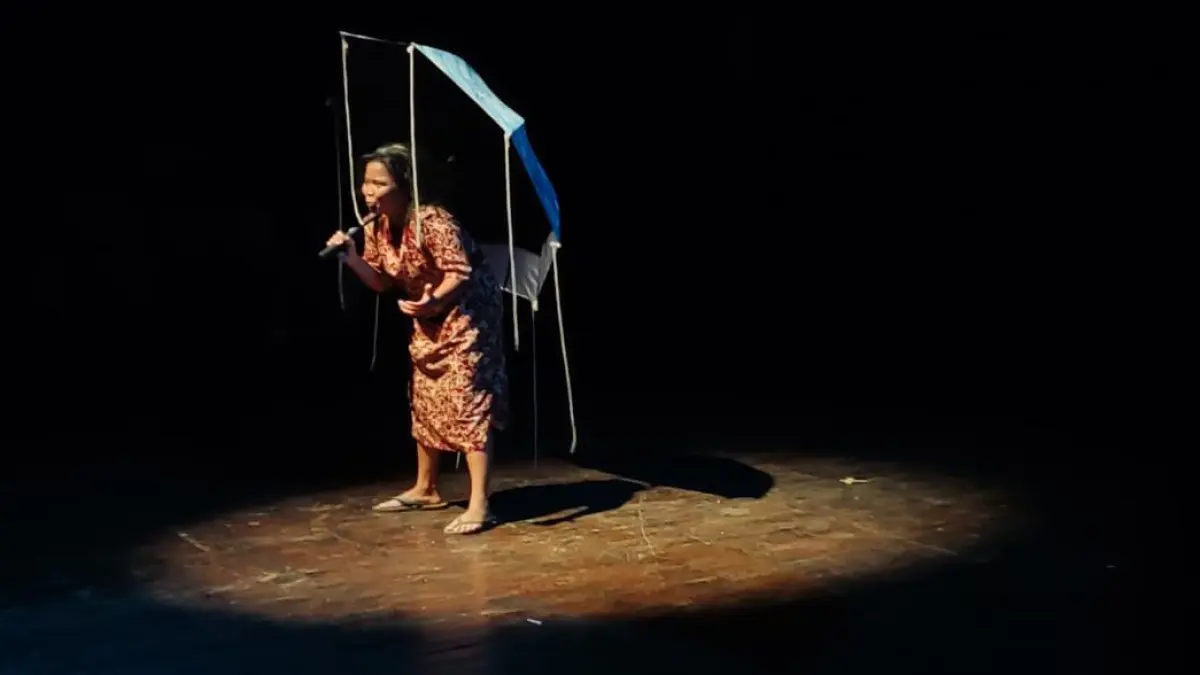 Pementasan monolog dari aktor Teater Timboel dari SMA Negeri 5 Solo saat pementasan di Taman Budaya Jawa Tengah (TBJT), Senin (22/6/2026).