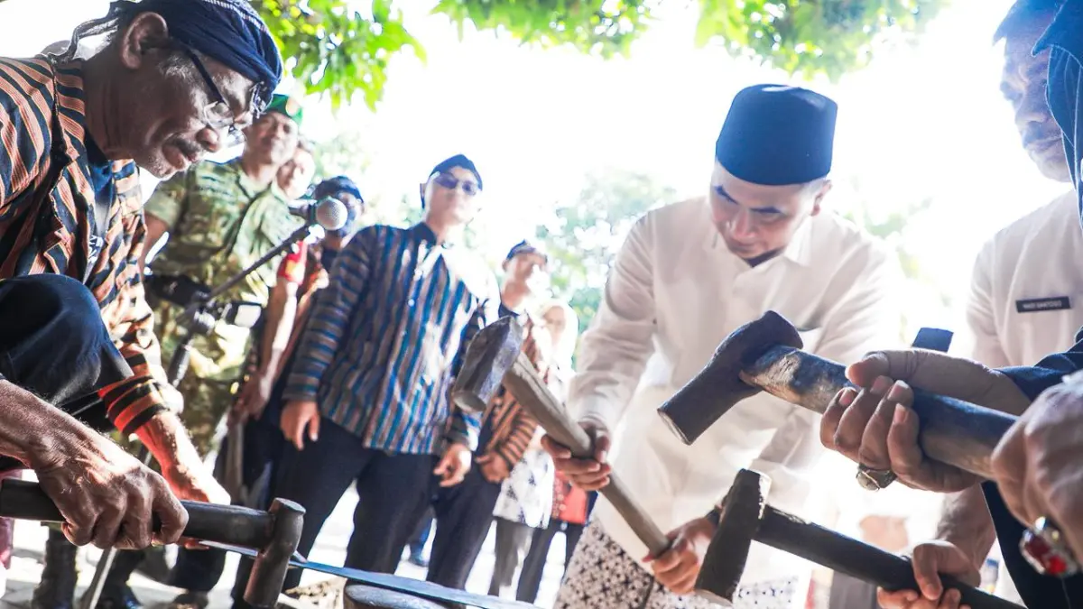 Wagub Jateng Taj Yasin Maimoen meminta seluruh Organisasi Perangkat Daerah (OPD) di lingkungan Pemprov Jateng mencontoh keberhasilan Desa Kranggan, Kecamatan Polanharjo, Kabupaten Klaten dalam kembangkan potensi desa. (DOK.PEMPROV JATENG)

