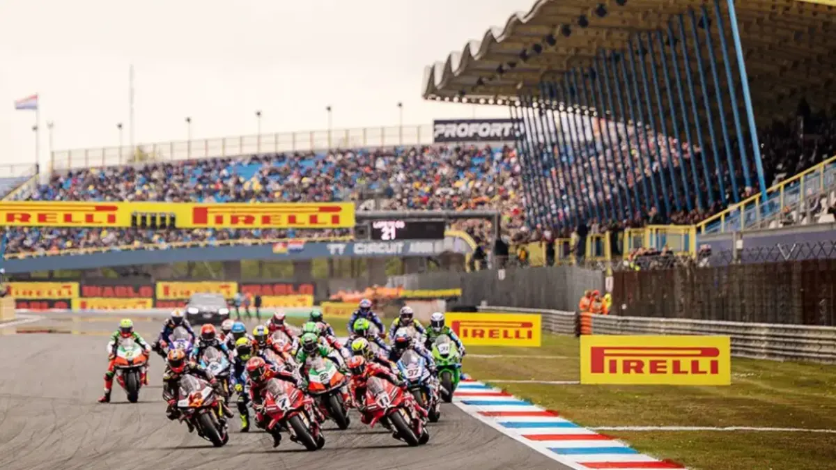 Para pembalap MotoGP 2026 siap adu kecepatan di Sirkuit Assen, Belanda.