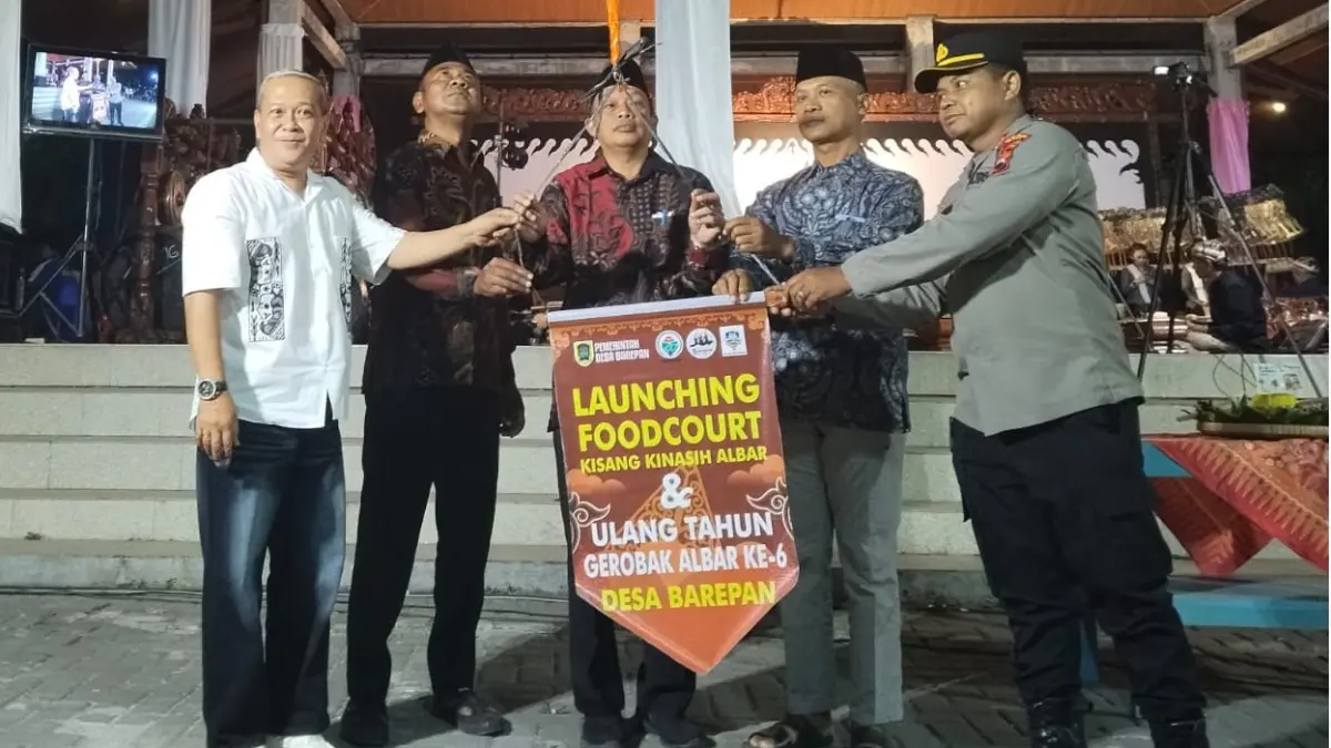 Peluncuran Food Court Barepan Kisang Kinasih dan pagelaran wayang kulit di kawasan Alun-alun Barepan, Cawas, Klaten, Sabtu (27/6/2026).  (Dokumentasi Pemdes Barepan)