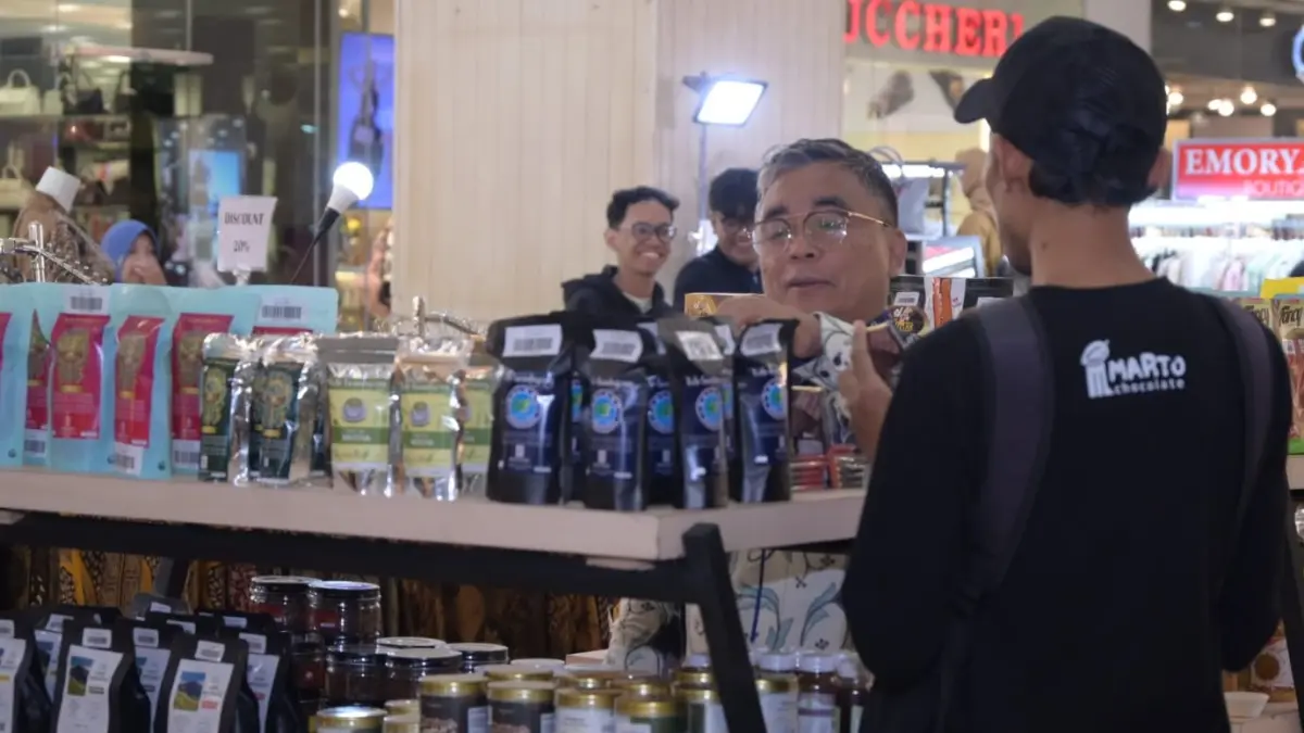 Produk UMKM di Semarak Kenduren UMKM Soloraya 2026, Sabtu (27/6/2026) malam.&nbsp;(RUDI HARTONO/RADAR SOLO)