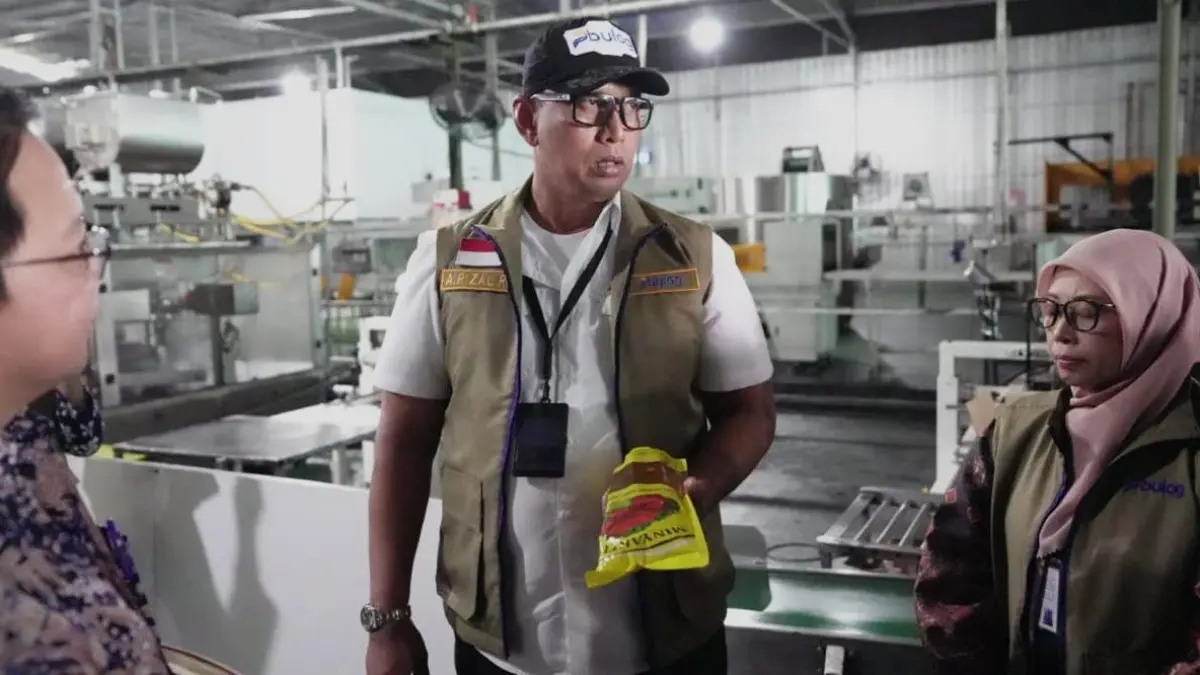 Direktur Utama Perum Bulog Letjen TNI (Purn) Dr Ahmad Rizal Ramdhani sidak ke PT KMR di wilayah Jetis, Kecamatan Jaten, Karanganyar, Senin (29/6/2026). (Rudi Hartono/Radar Solo)