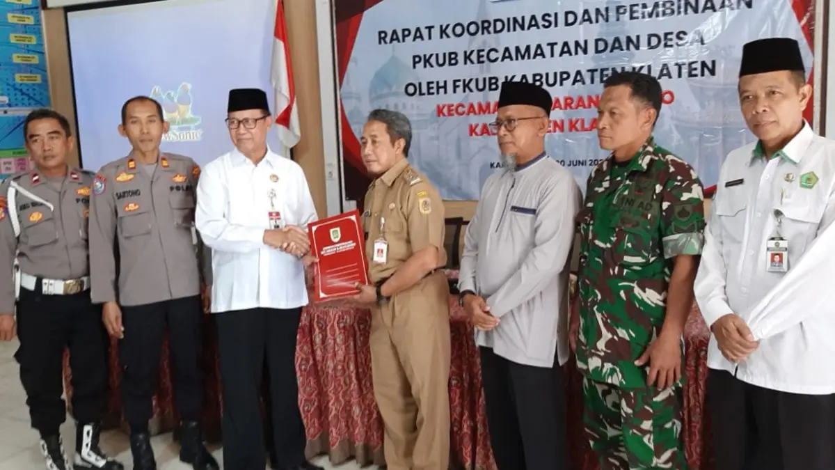 FKUB Klaten saat melakukan pembinaan dan penguatan PKUB Kecamatan dan Desa di Aula Kecamatan Karangdowo, Klaten. (Dokumentasi FKUB Klaten)
