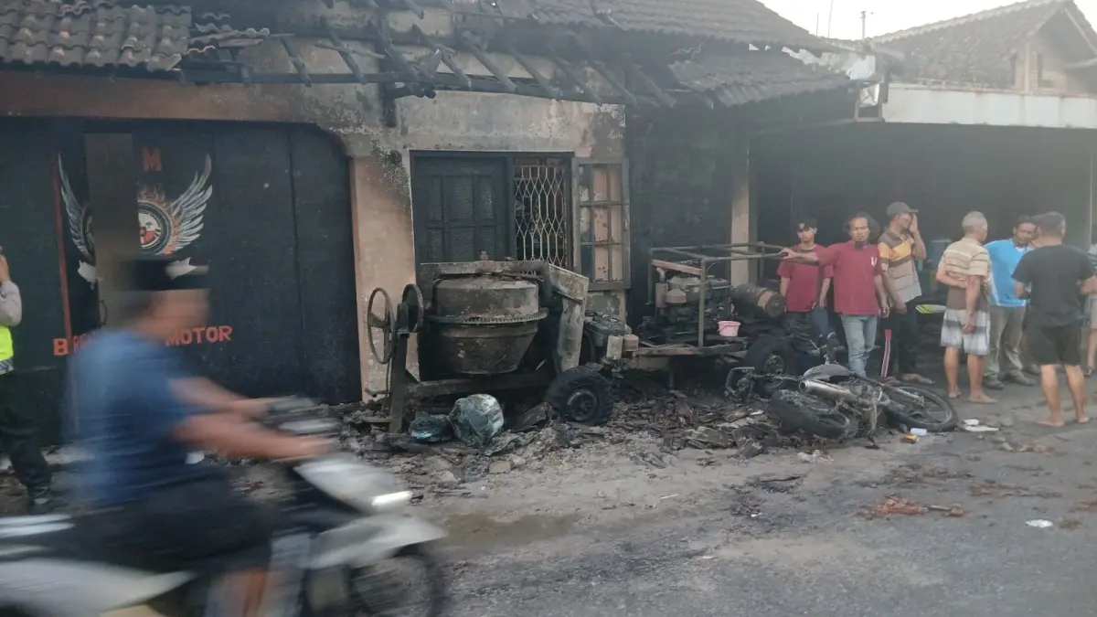 Lokasi kebakaran disebabkan pengendara motor membawa jeriken pertalite meledak di Mojosongo Solo, Selasa (30/6/2026). (Damianus Bram/Radar Solo)