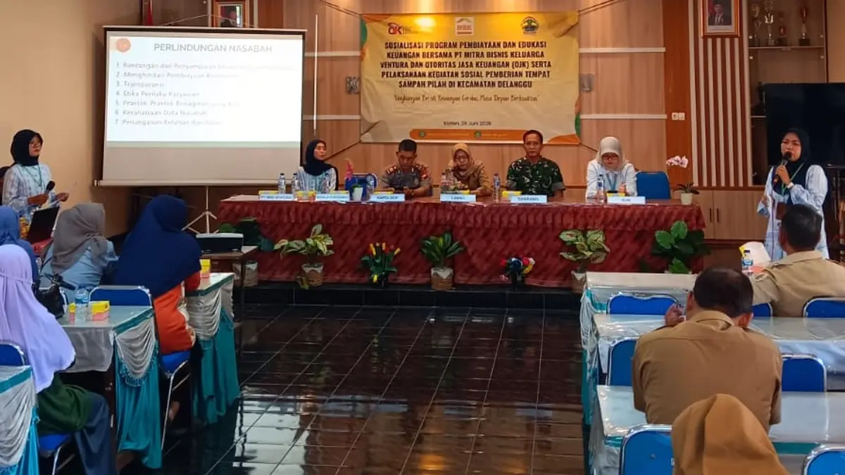 Sosialisasi Program Pembiayaan dan Edukasi Keuangan Bersama Otoritas Jasa Keuangan (OJK) yang digelar di aula Kantor Kecamatan Delanggu. (Angga Purenda/Radar Solo) 