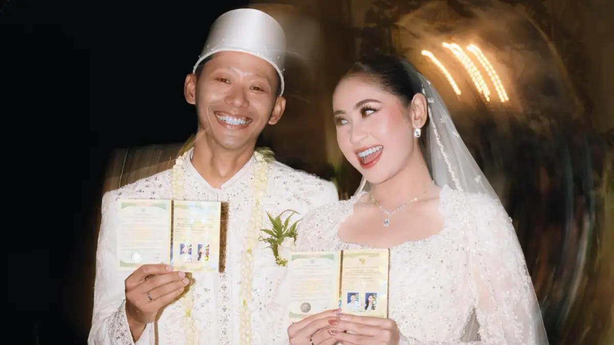 Adinda Oktaviani saat menikah dengan Mufli Budi Ananda. (Instagram adndaoktav)