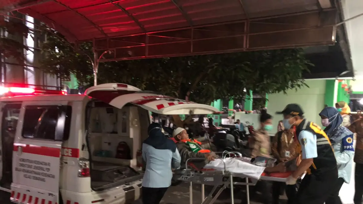 Ilustrasi jemaah sakit usai mendarat di Bandara Adi Soemarmo, Boyolali. (Abdul Khofid/Radar Solo) 