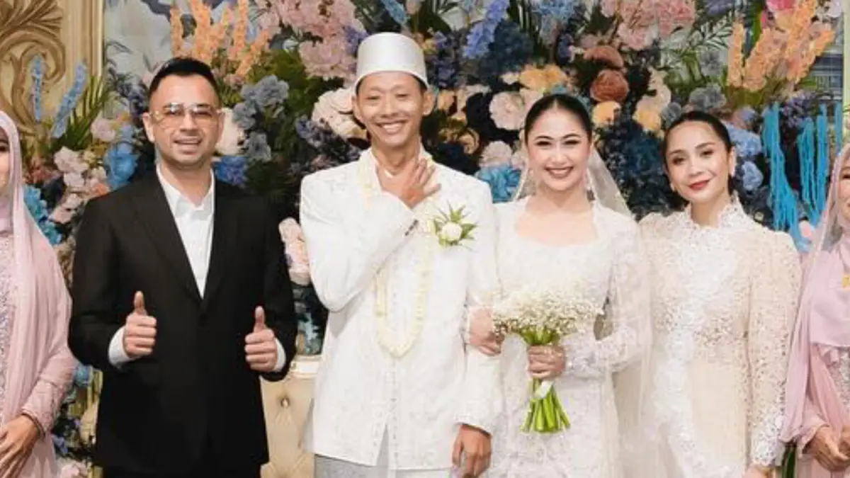 Momen pernikahan Mufli Budi Ananda dan Adinda Oktaviani yang dihadiri oleh Raffi Ahmad dan Nagita Slavina. (Instagram adndaoktav)