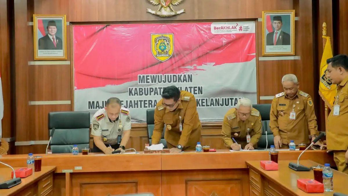 Pelaksanaan penandatanganan nota kesepakatan (MoU) antara Pemerintah Kabupaten (Pemkab) Klaten dengan Kantor Imigrasi Kelas I TPI, Rabu (1/7/2026). (Dok. Bagian Prokopim Setda Klaten)
