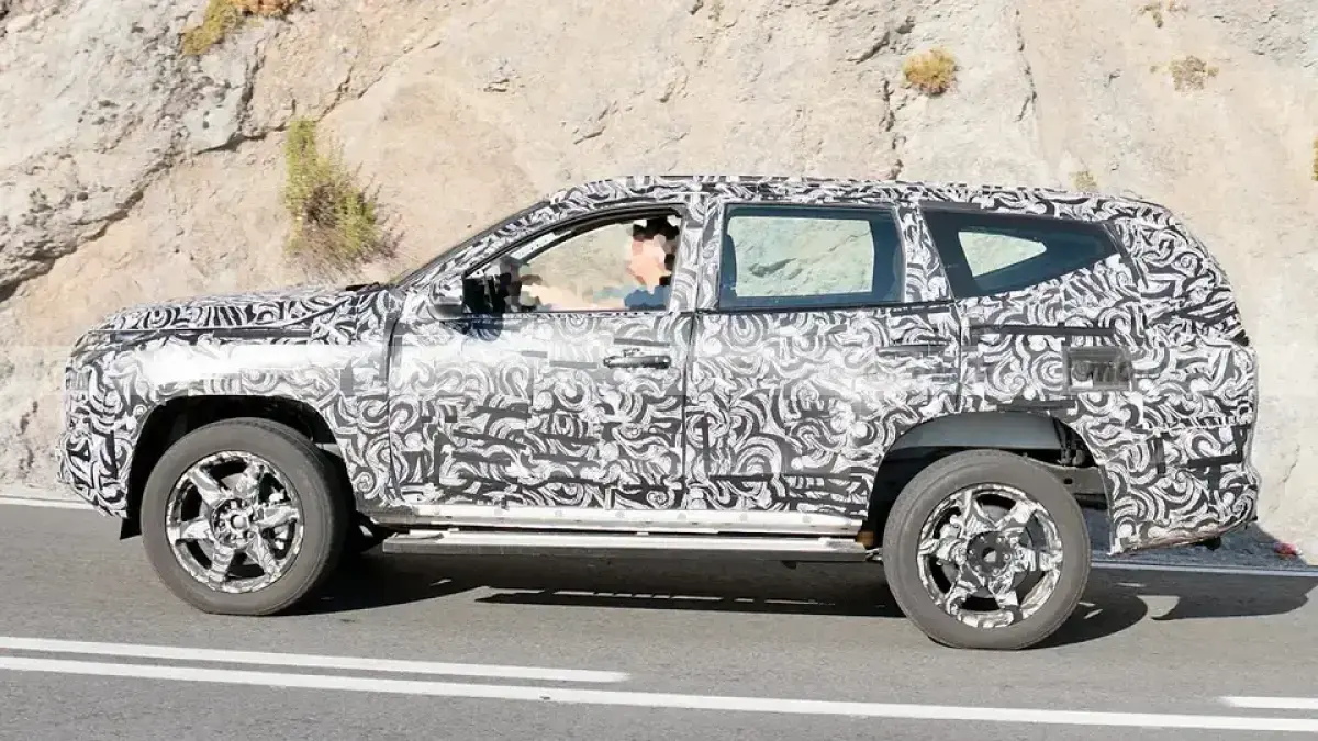 Bocor! Teaser All New Mitsubishi Pajero 2026 Tampilkan Teknologi Terbaru yang Bikin Penasaran (PCauto)
