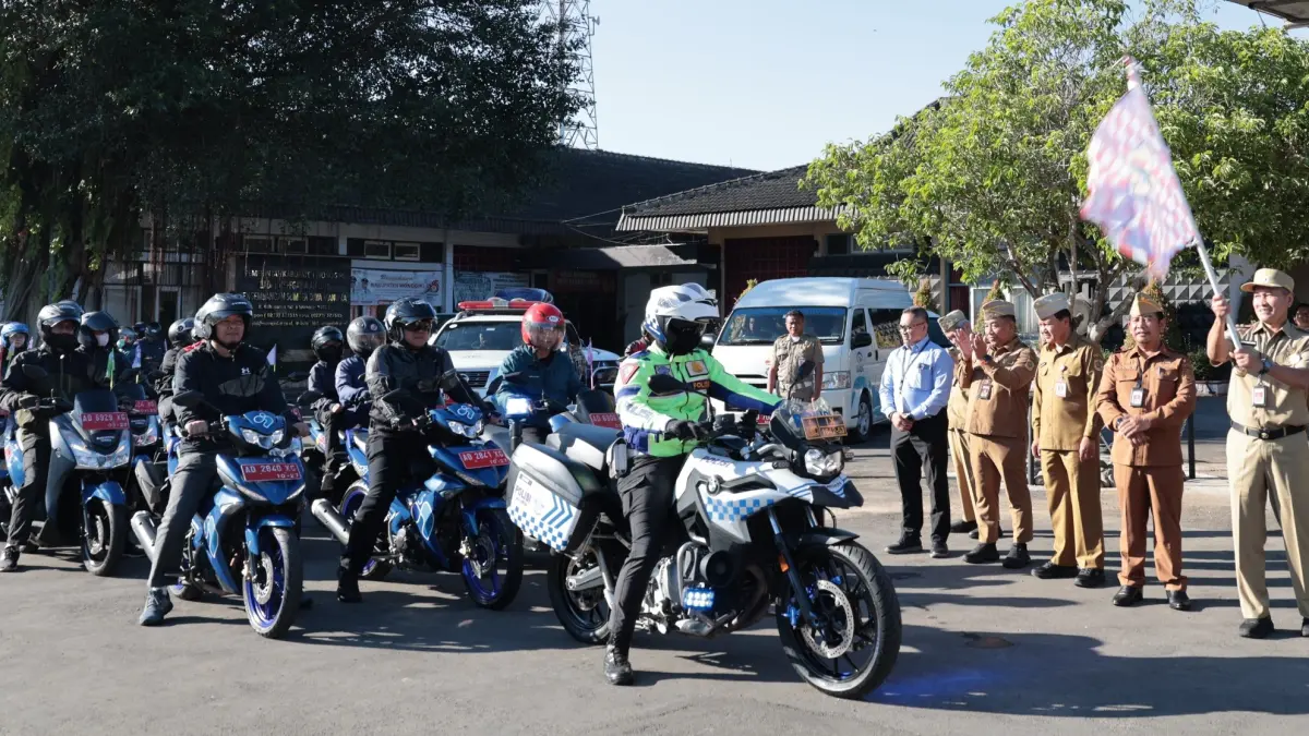 Bupati Wonogiri Setyo Sukarno melepas roadshow KIE belum lama ini. (IWAN ADI/RADAR SOLO)