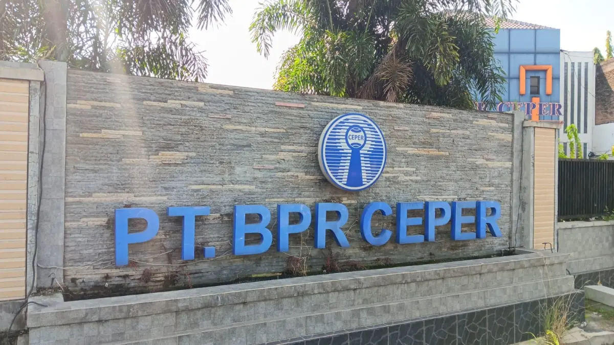 Kantor BPR Ceper Permata Artha di Jl. Raya Klaten - Solo KM. 8,4, Besole, Klepu, Kecamatan Ceper, Klaten. (Angga Purenda/Radar Solo)