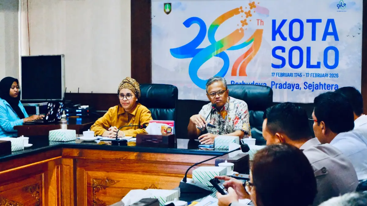 KPAI bertemu Sekda Kota Solo Budi Murtono. (Silvester Kurniawan/Radar Solo)