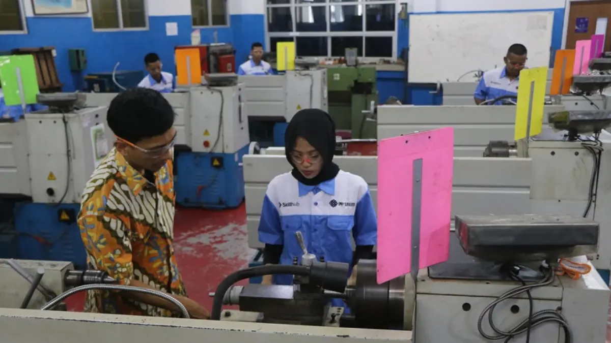 Lulusan SMA/SMK sederajat mengikuti pelatihan vokasi nasional di Balai Pelatihan Vokasi dan Produktivitas (BPVP) Surakarta, Rabu (2/7). (ARIEF BUDIMAN/RADAR SOLO)