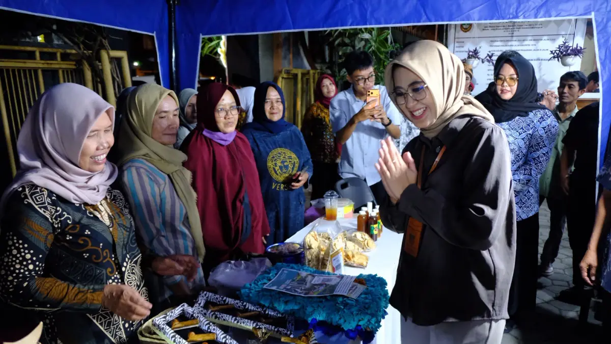 Wakil Wali Kota Solo Astrid Widayani kunjungi kerajinan canting di Serengan.