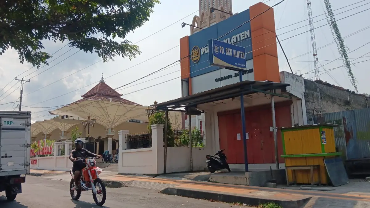 Ilustrasi-PD BKK Klaten Kantor Cabang Jatinom Jalan Raya Jatinom-Boyolali, Pandeyan, Jatinom yang tutup operasional. (Angga Purenda/Radar Solo)
&nbsp;