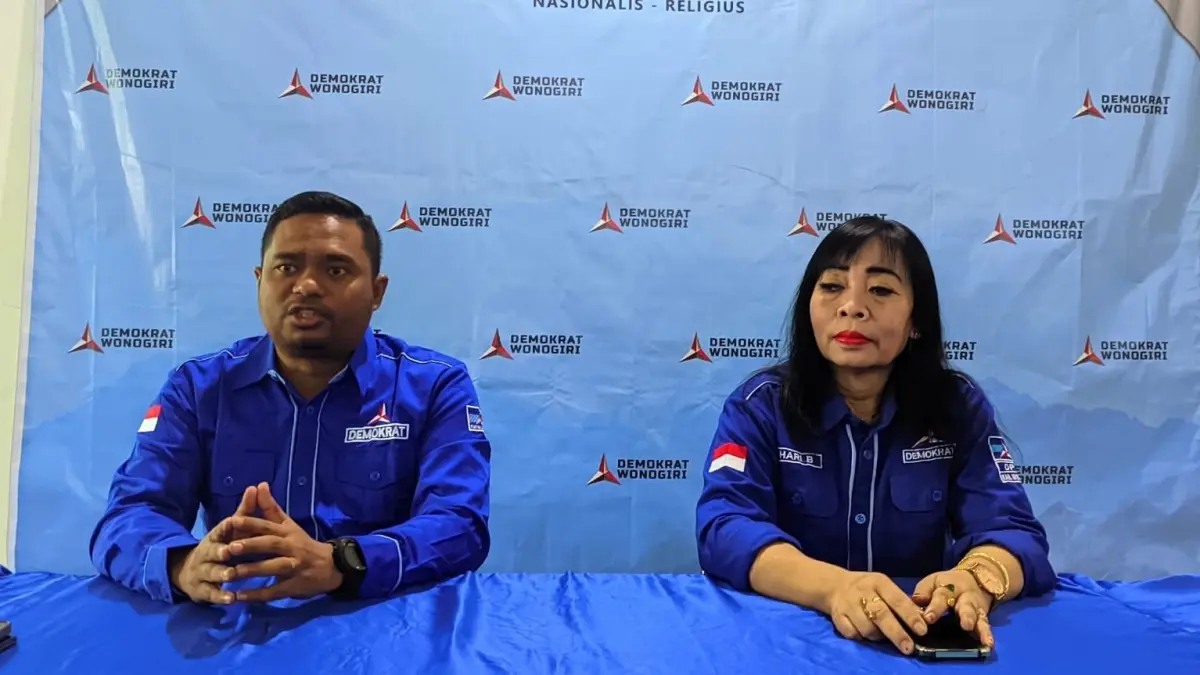 Ketua DPC Partai Demokrat Wonogiri Wawan Haryono (kiri). (IWAN ADI/RADAR SOLO)