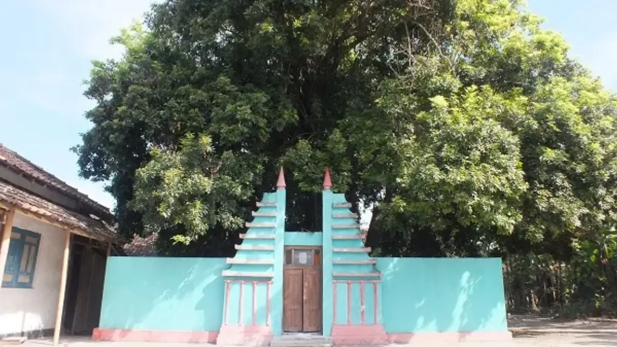 Pintu gerbang Pohon Ketos Bero, Trucuk, Klaten/ Gambar: YouTube 