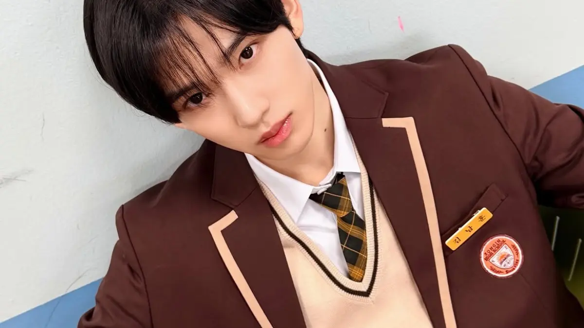 Chael LUN8 membagikan potret dirinya mengenakan seragam SMA Songin untuk peran Kim Namhoon di drama "Agent Kim Reactivated" (Instagram: lun8_official)