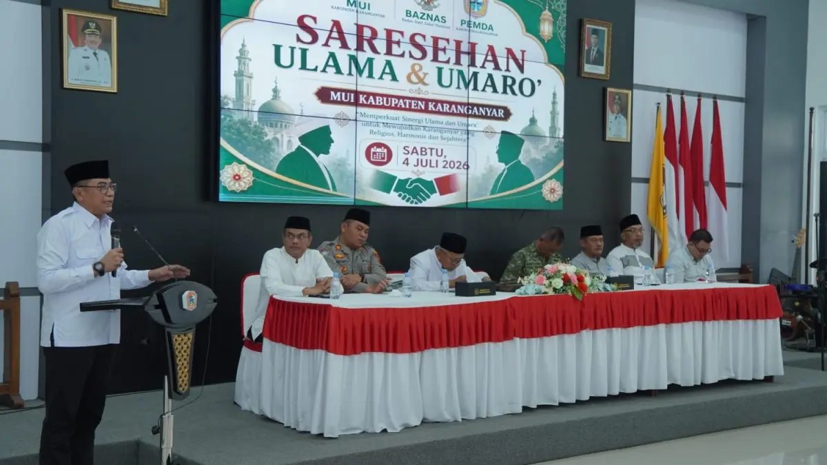 Sekda Karanganyar Kurniadi Maulato beri sambutan saat Sarasehan Ulama dan Umaro MUI, Sabtu (5/7/2026). (Rudi Hartono/Radar Solo)