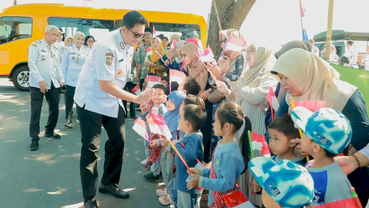 Bupati Klaten Hamenang Wajar Ismoyo saat menyapa para siswa dalam kegiatan Sambung Rasa dan penyerahan beasiswa PIP beberapa waktu lalu. (Dok. Bagian Prokopim Setda Klaten)