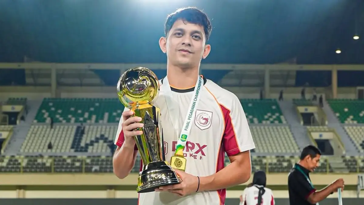 BERI BUKTI: Arapenta Poerba saat membawa Garudayaksa FC jadi juara Pegadaian Championship 2025/2026. (INSTAGRAM @arapenta_lp)