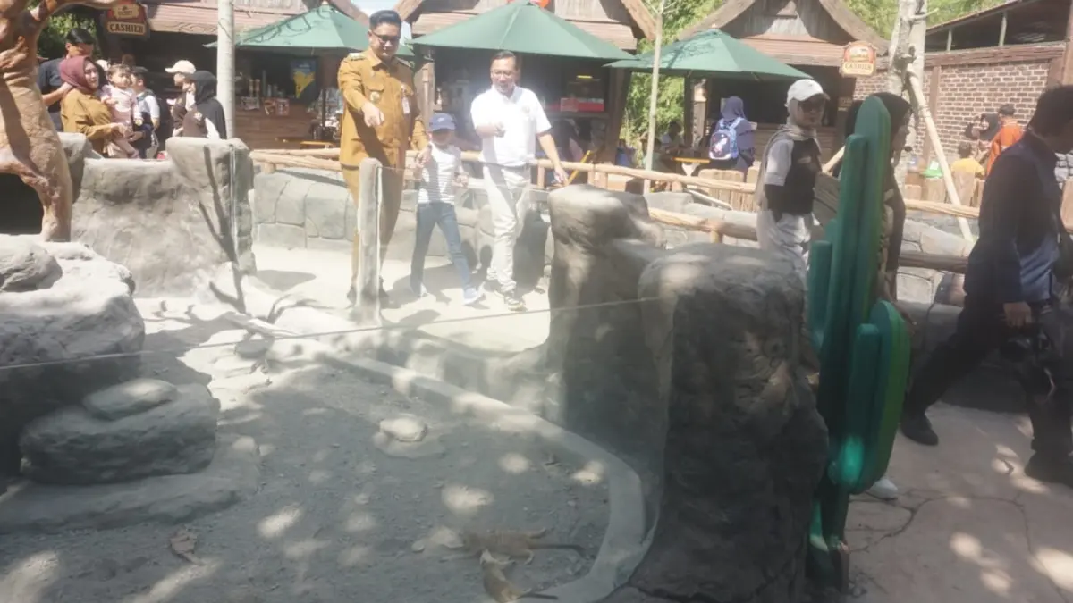 Bupati Klaten Hamenang Wajar Ismoyo saat berkunjung ke Pony Park, Kelurahan Mojayan, Kecamatan Klaten Tengah, Selasa (7/7/2026). (Angga Purenda/Radar Solo)