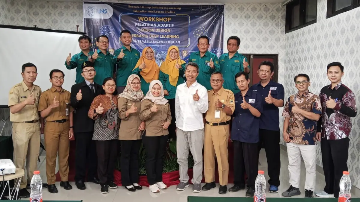 Prodi Pendidikan Teknik Bangunan Fakultas Keguruan dan Ilmu Pendidikan Universitas Sebelas Maret memperkuat kualitas pendidikan vokasi. Salah satunya melalui Workshop Pelatihan Adaptif Lesson Design Berbasis Deep Learning pada Pembelajaran Kejuruan yang diikuti guru-guru SMK bidang Teknik Bangunan se-Solo Raya yang digelar di Assalam Syariah Hotel Surakarta, Senin (22/6/2026). (DOK.UNS)