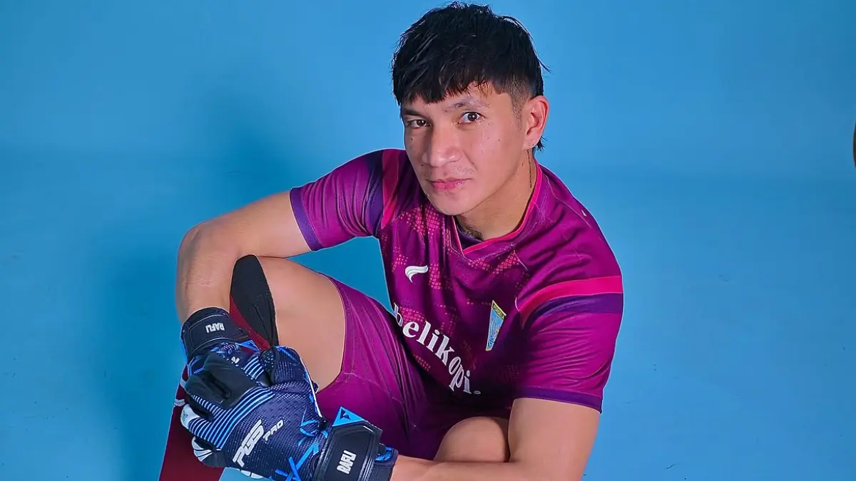 Mario Londok jadi kiper andalan Persela Lamongan di Pegadaian Championship 2025/2026. (INSTAGRAM @mariofabio_97)