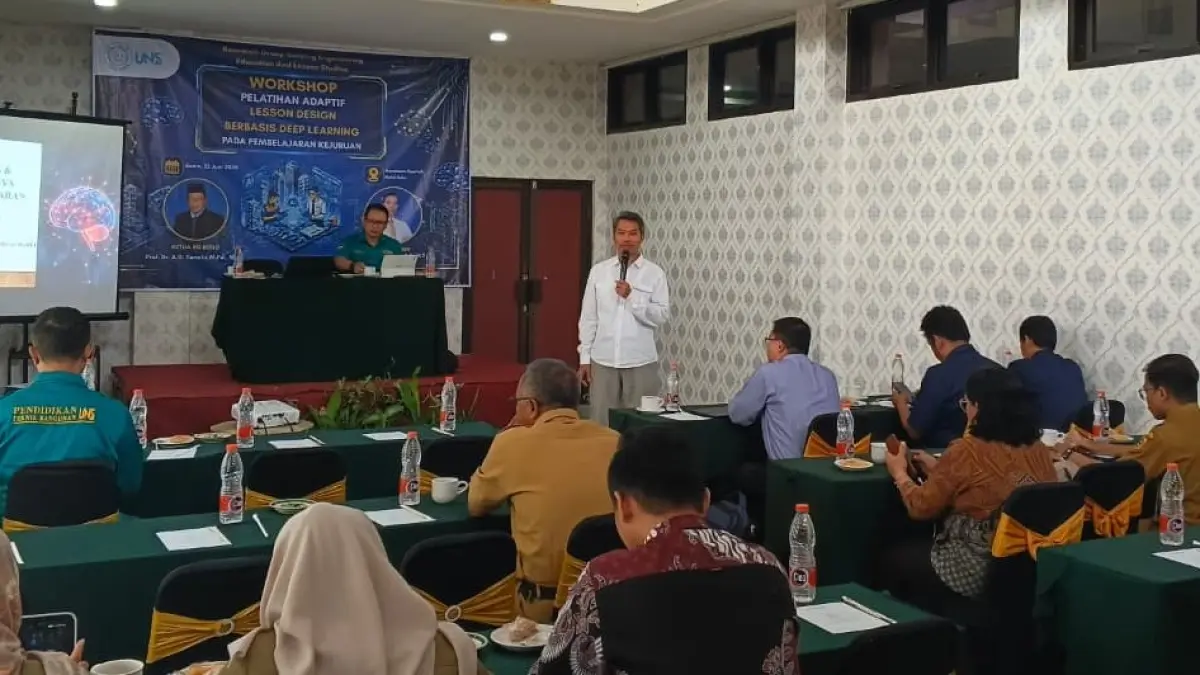 Peningkatan kualitas pembelajaran harus dimulai dari kemampuan guru merancang proses belajar yang lebih bermakna. (DOK.UNS)