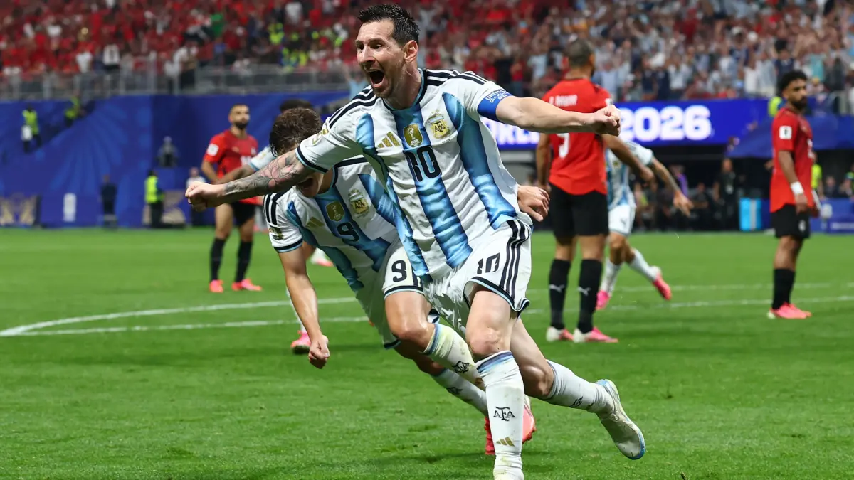 Deretan Kontroversi Wasit Saat Argentina vs Mesir di Piala Dunia 2026, Gol Dianulir hingga Penalti Diprotes (https://x.com/FIFAcom)