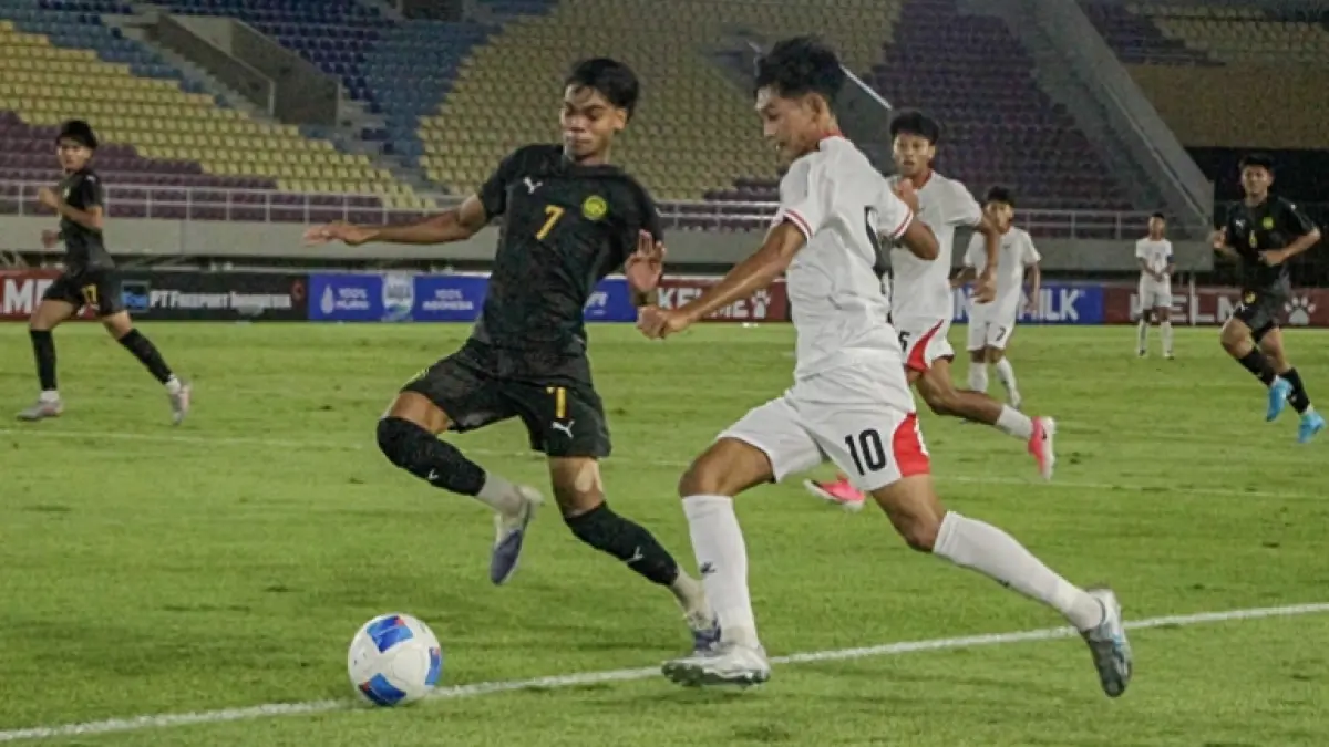 Pertandingan Timnas Indonesia U-17 melawan Malaysia di Stadion Manahan, Solo (7/7/2026). (M. Ihsan/Radar Solo) 