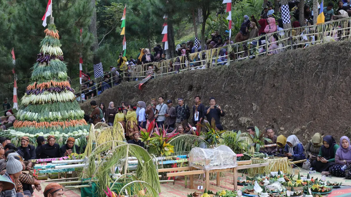 Tradisi adat Ngreksa Bumi di kawasan Desa Conto, Kecamatan Bulukerto, Wonogiri, kembali digelar, Selasa (7/7/2026). (ISTIMEWA)
