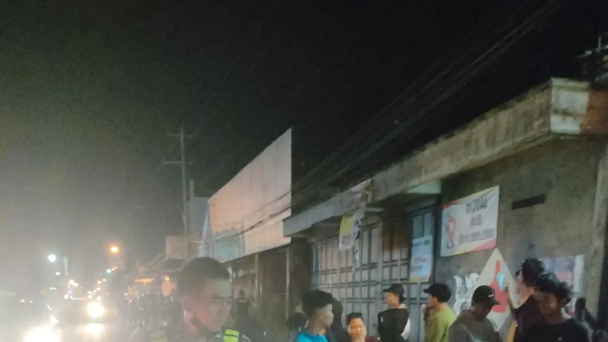Kondisi supercar yang dinaiki Robby Pantjoro rusak berat usai tabrak pagar dan tiang di Jalan Sukoharjo–Solo, tepatnya di depan Rumah Makan Pak Cipto, Kelurahan Telukan, Kecamatan Grogol, Kabupaten Sukoharjo, Rabu (8/7) dini hari pukul 01.45 WIB. (DOK. SATLANTAS POLRES SUKOHARJO) 