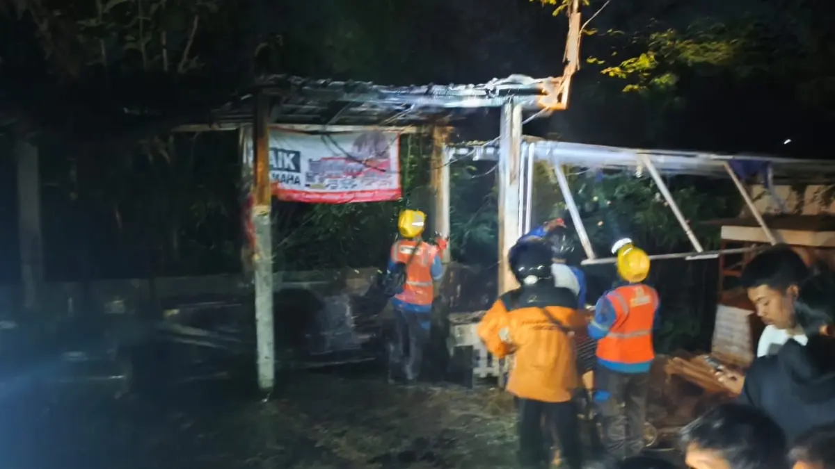 Bengkel di Rejosari, Desa Bendungan, Kedawung, Sragen yang terbakar. (Ahmad Khairudin/Radar Solo)