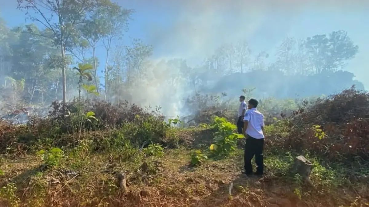 TRC BPBD Sukoharjo memantau lokasi kebakaran lahan di Kecamatan Tawangsari, Rabu (8/7). (DOK. BPBD SUKOHARJO)