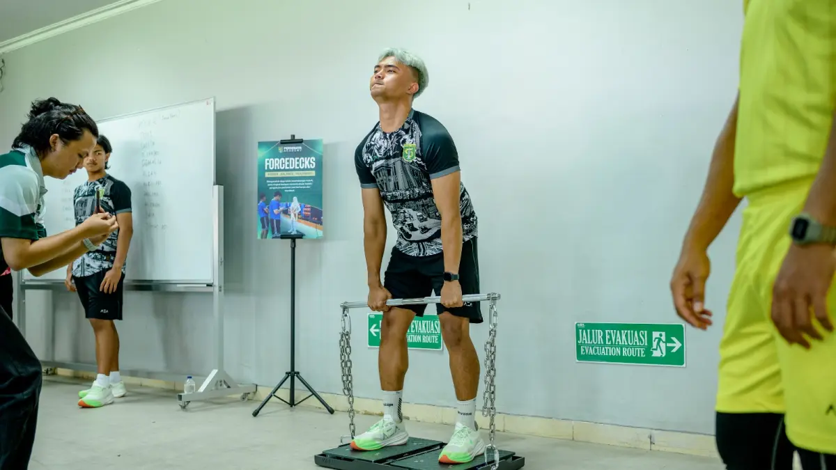 Kiper Persebaya Surabaya Ernando Ari jalani tes VALD performance. (Tim Media Persebaya Surabaya) 