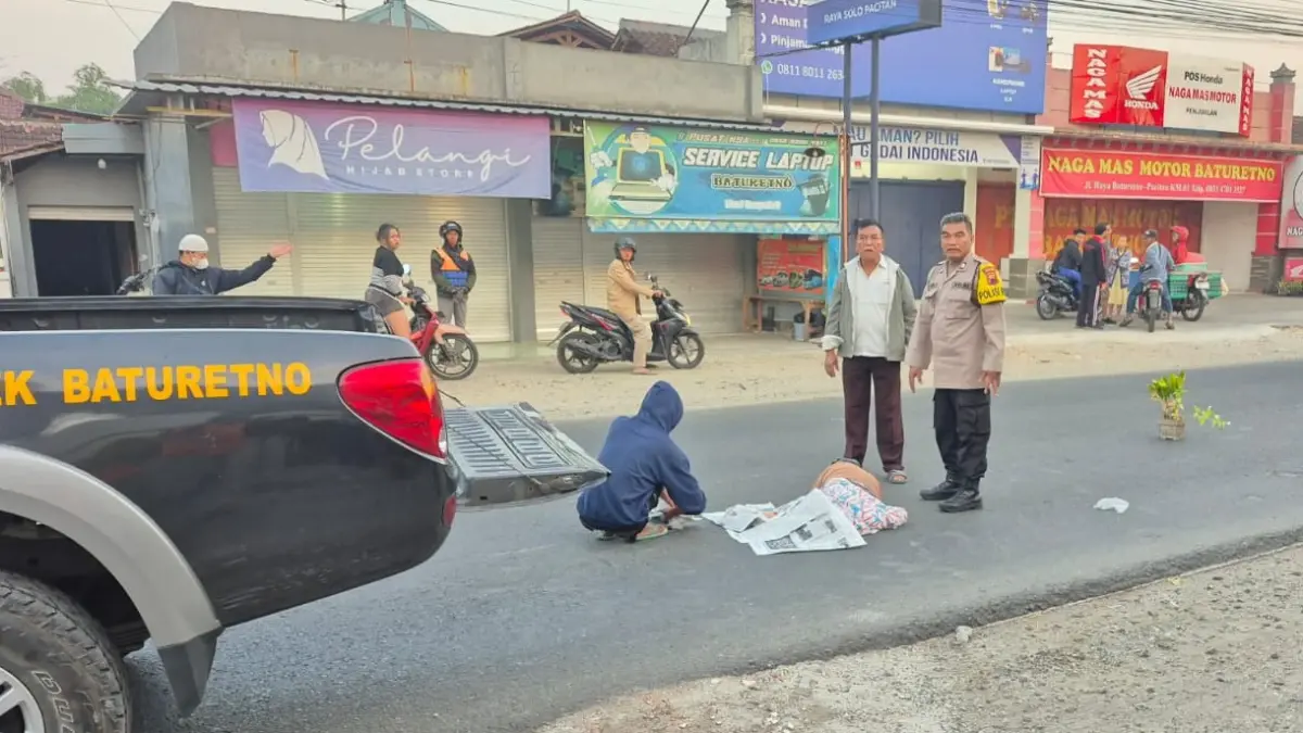 Korban meninggal akibat kecelakaan di Jalan Raya Baturetno-Pacitan. Tepatnya di sekitar SMP Negeri 3 Baturetno di Dusun Batu Kidul, Desa/Kecamatan Baturetno, Minggu (12/7/2026) pagi. (ISTIMEWA)