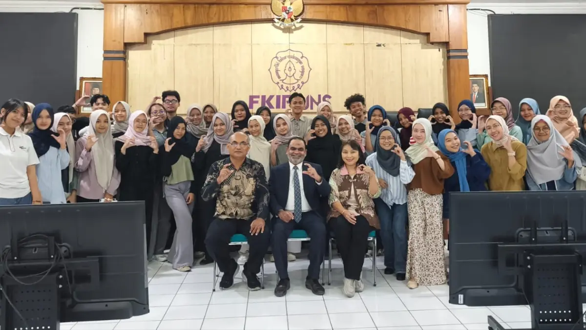 Kuliah tamu (guest lecture) Prof. Dr. Khalid Mahmood Zia dengan topik “Analysis of Environmental Samples Using Spectroscopic Method” pada tanggal 18 Juni 2026 bertempat di Aula Pascasarjana Gedung G FKIP UNS. (DOK.UNS) 