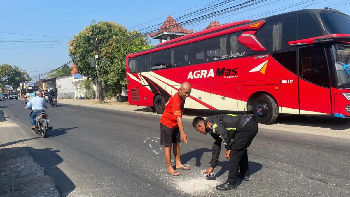 Satlantas Polres Wonogiri olah TKP kecelakaan di Baturetno yang menewaskan pembonceng sepeda motor, Minggu (12/7/2026). (DOK.POLRES WONOGIRI)