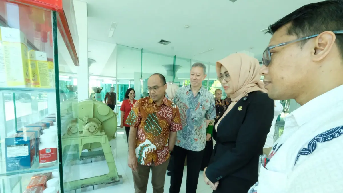 Wakil Wali Kota Solo Astrid Widayani berkunjung ke PT Konimex Sukoharjo. (Humas Pemkot Solo)