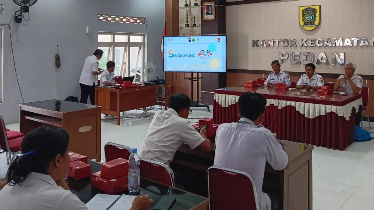 BPKPAD Klaten saat melaksanakan sosialisasi dan bimtek aplikasi Sengkuyung Mobile di aula Kecamatan Pedan, Klaten. (Angga Purenda/Radar Solo)