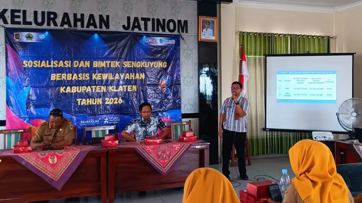 Pelaksanaan sosialisasi dan Bimtek Sengkuyung Berbasis Kewilayahan Tahun 2026 di aula Kelurahan Jatinom, Klaten. (Angga Purenda/Radar Solo)
