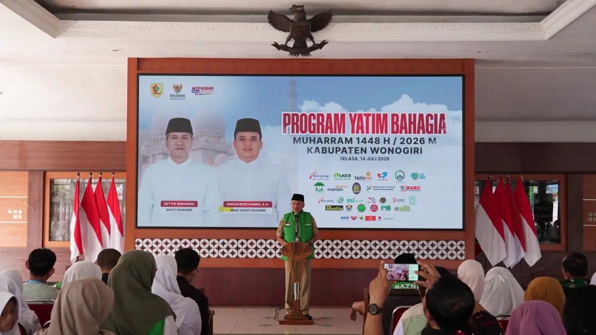 Bupati Wonogiri Setyo Sukarno hadiri santunan secara langsung kepada 150 anak yatim oleh BAZNAS Wonogiri lewat program Yatim Bahagia di pendapa Rumah Dinas Bupati Wonogiri pada Selasa (14/7/2026). (IWAN ADI/RADAR SOLO)