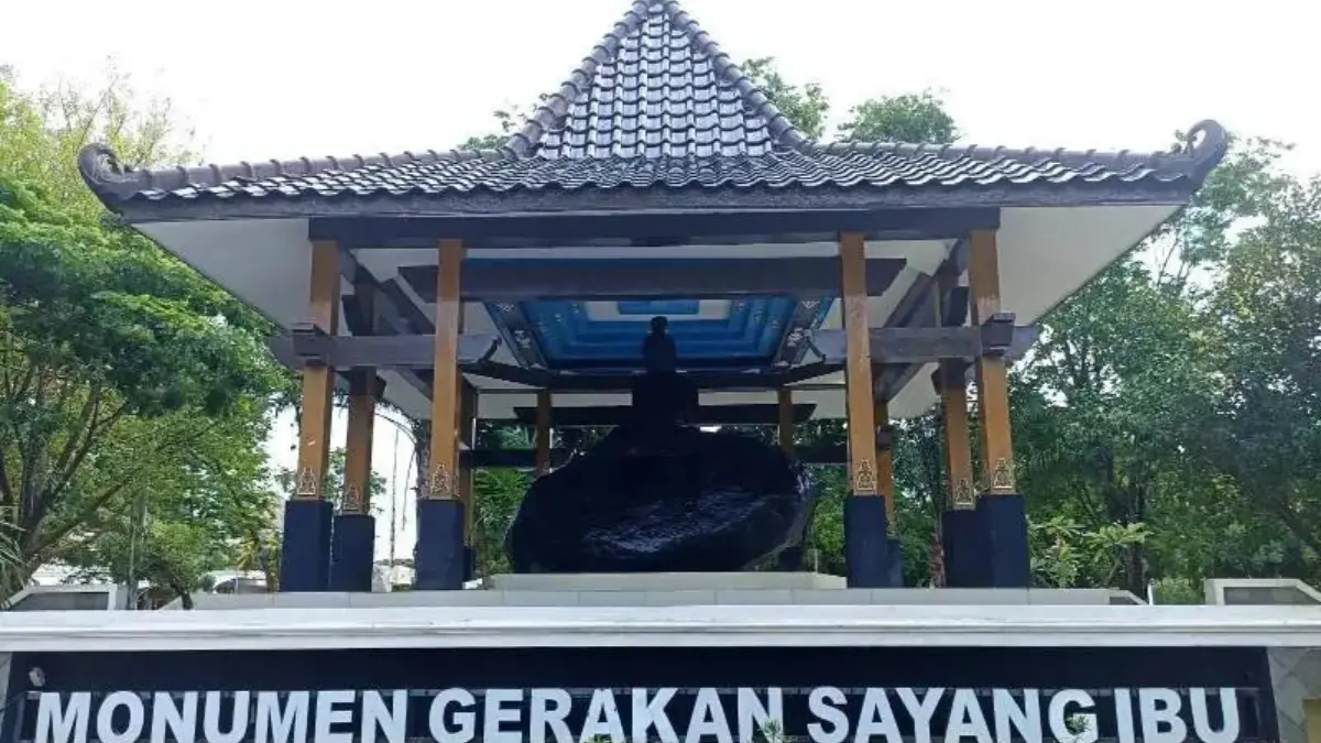Monumen Gerakan Sayang Ibu di Karanganyar