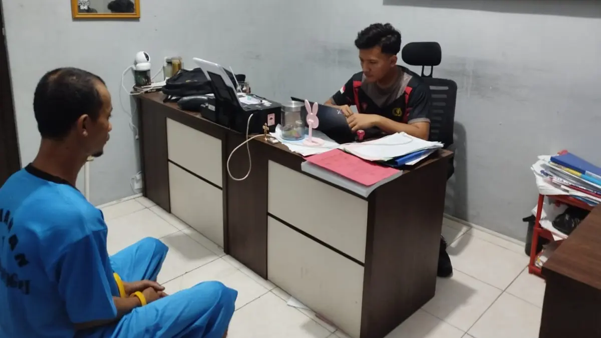  R, 35, warga Kecamatan Jatisrono, Wonogiri tersangka pencabulan kepada anak tirinya diperiksa di Mapolres Wonogiri. (DOK.POLRES WONOGIRI)