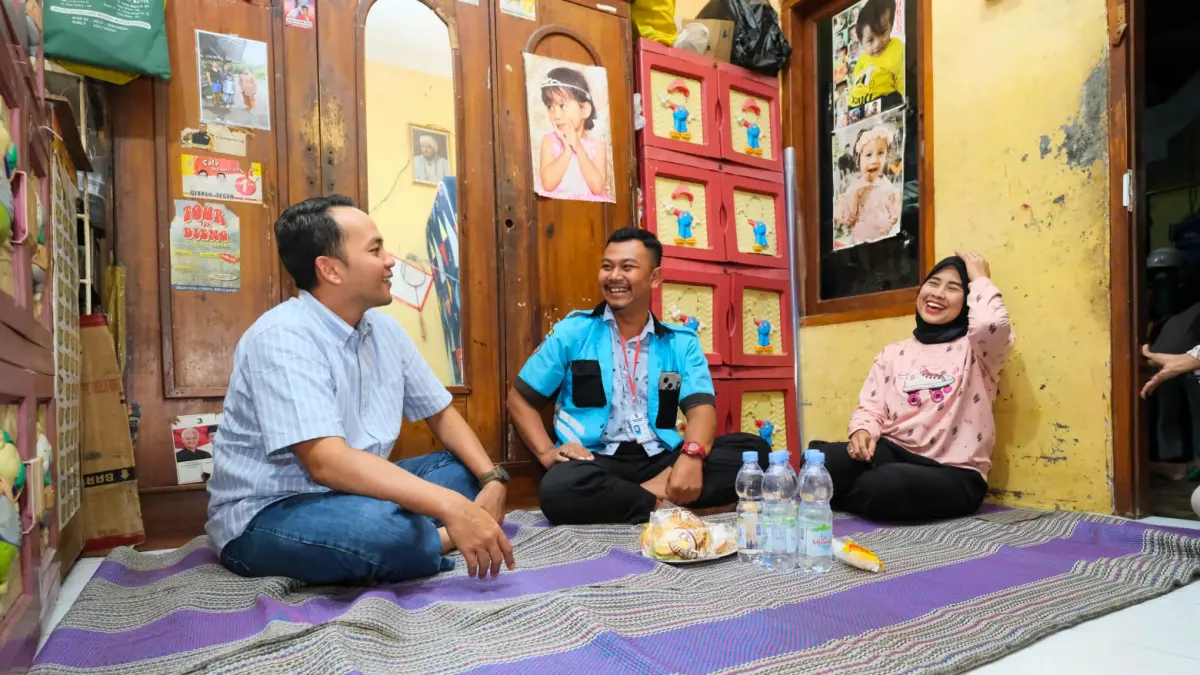 Wali Kota Solo Respati Ardi datangi rumah Ginanjar, seorang juru parkir di kawasan Semanggi, Pasar Kliwon, Minggu (12/7) malam. 