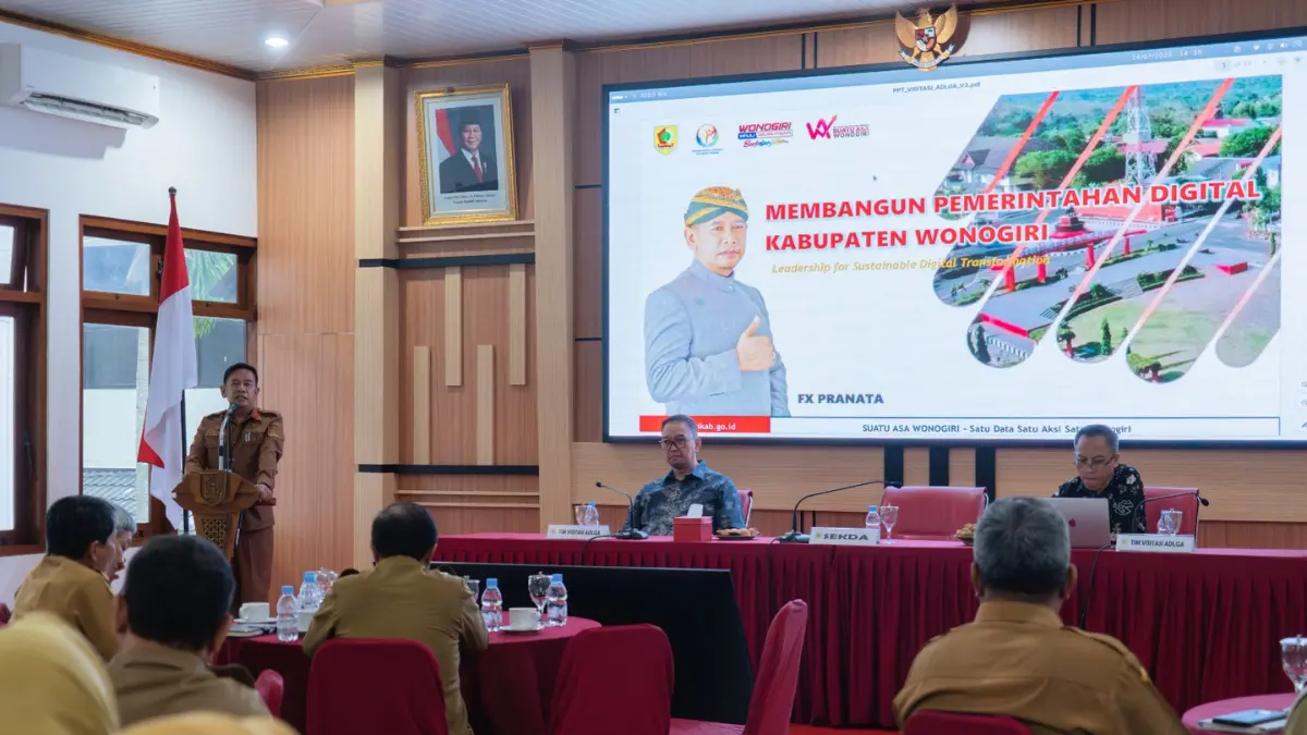 Sekda Wonogiri FX Pranata masuk nominasi tiga besar kategori Sekda Kabupaten pada Askompsi Digital Leadership Government Awards (ADLG Awards). (IWAN ADI/RADAR SOLO)