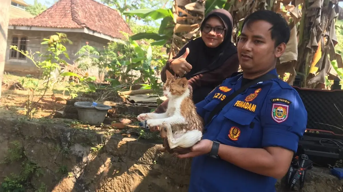Sumur yang 2 hari terjebak di dalam sumur sedalam 10 meter Dusun Krasak, RT 01/RW 01, Desa Krasak, Kecamatan Teras, Boyolali dievakuasi petugas Damkar Boyolali, Rabu (15/7/2026). (ABDUL KHOFID/RADAR SOLO)